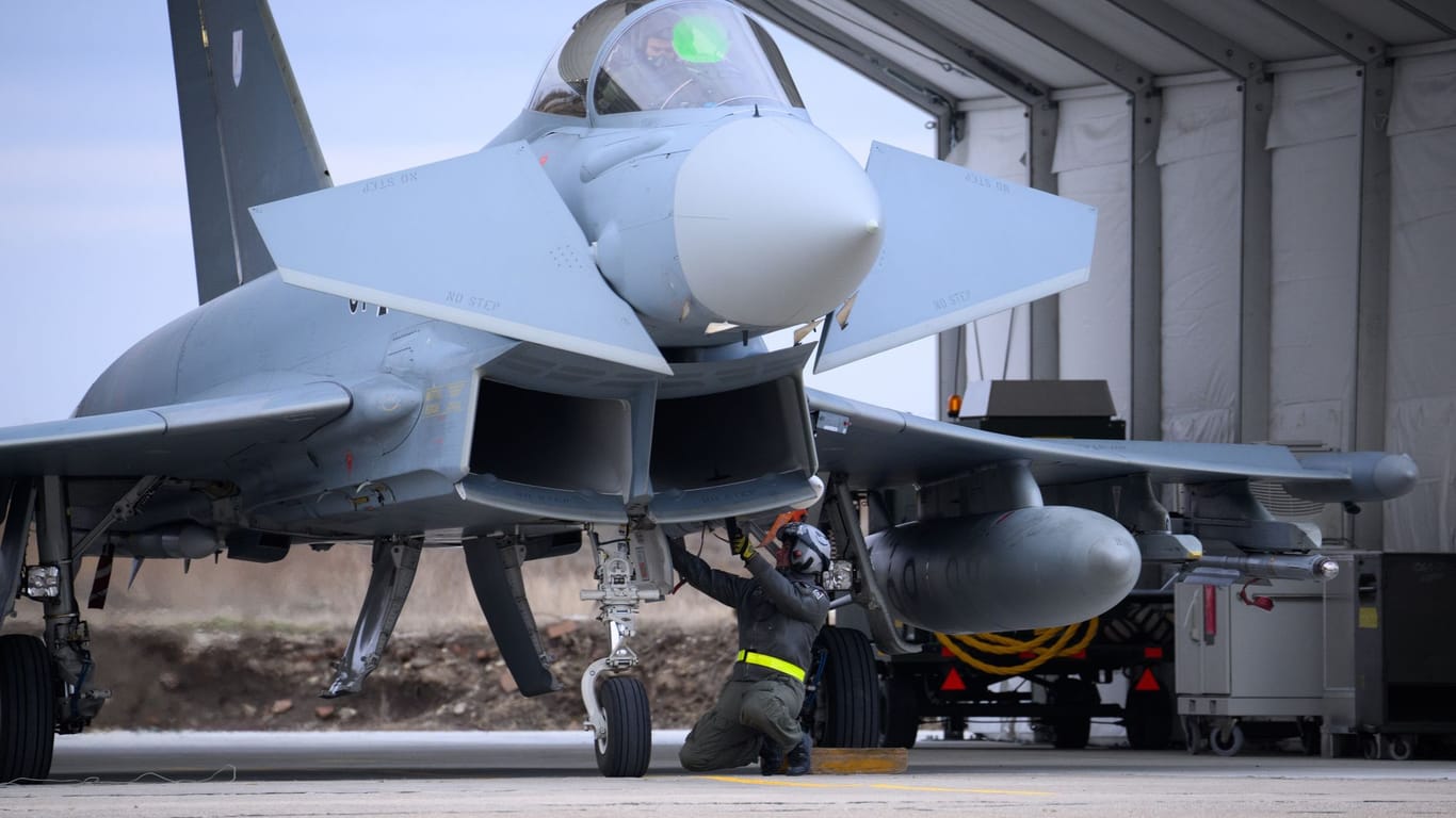Eurofighter-Kampfjets (Archivbild): Die Bundesregierung machte bislang von ihrem Vetorecht gebrauch.