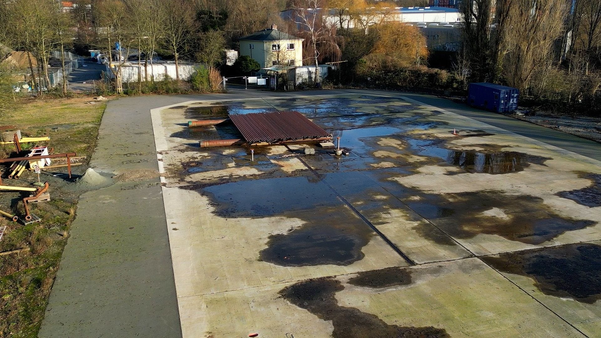 Auf einem Baugrundstück in der Nähe der Klinik wird ein Bombenblindgänger im Boden vermutet.