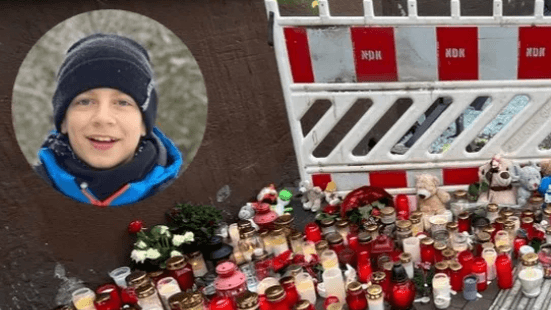 Blumen, Teddybären und viele Kerzen: In der Region wird um den verstorbenen Jerome getrauert. Ein Freund der Familie hat dieses Bild veröffentlicht. Blumen, Teddybären und viele Kerzen: In der Region wird um den verstorbenen Jerome getrauert. Ein Freund der Familie hat dieses Bild veröffentlicht.