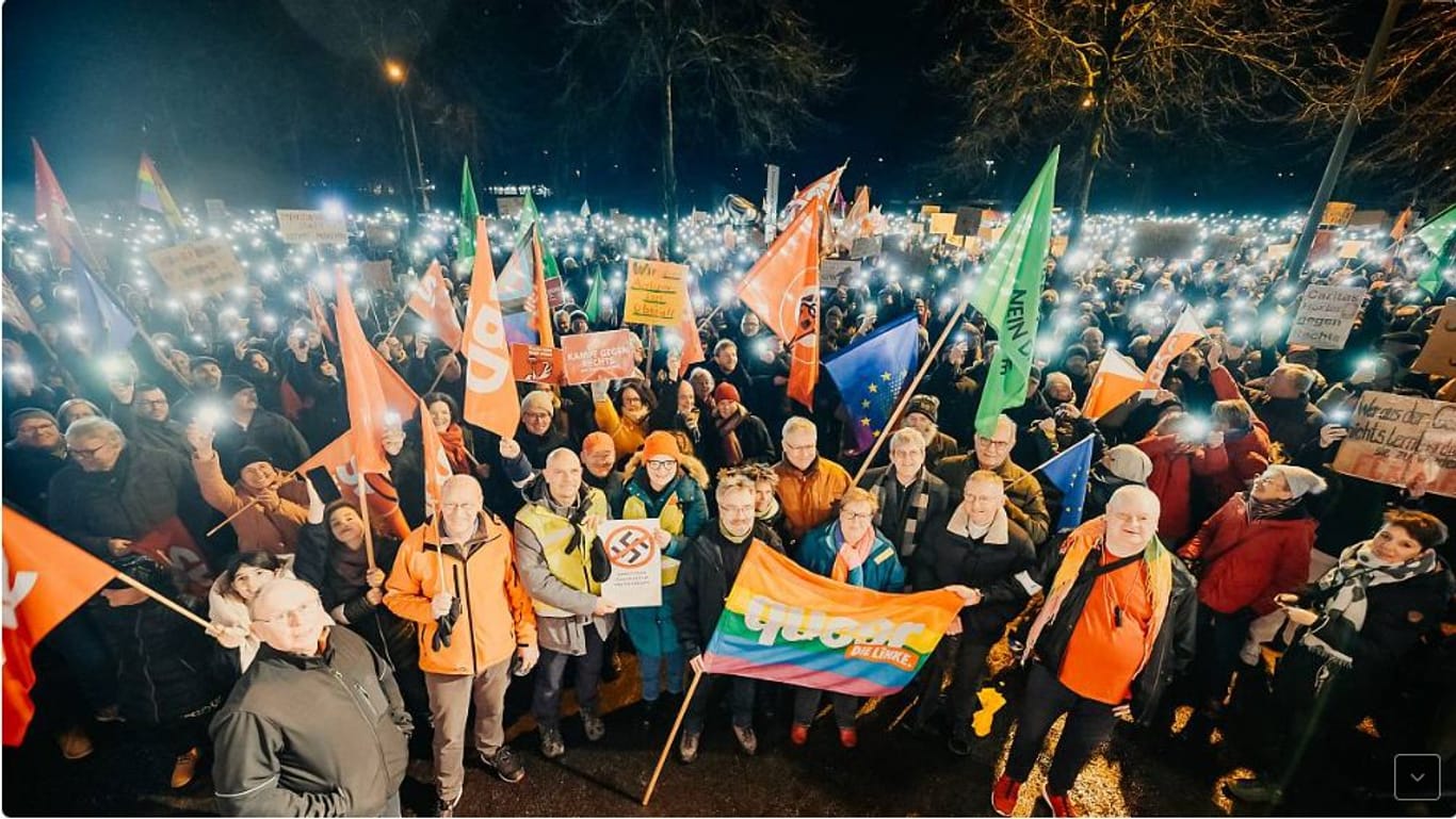 Demonstration in Paderborn: Mehr als 5.000 Menschen versammelten sich, um gegen Rechtsextremismus zu demonstrieren.