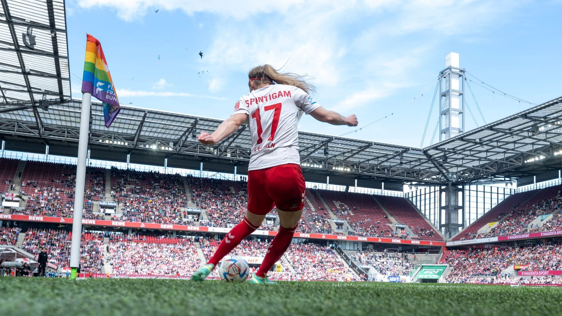 Frauenfußball in großen Bundesliga-Stadien