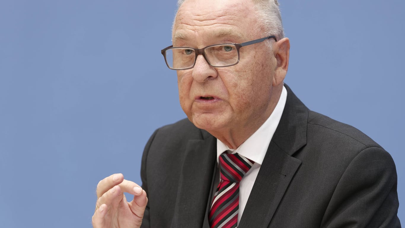 Hans-Jürgen Papier, Ex-Verfassungsgerichtspräsident (Archivbild): Ein AfD-Verbotsantrag hält er derzeit für falsch.