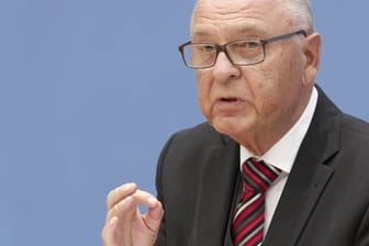 Hans-Jürgen Papier, Ex-Verfassungsgerichtspräsident (Archivbild): Ein AfD-Verbotsantrag hält er derzeit für falsch.