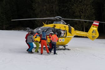 Rettungshubschrauber-Einsatz in Tirol (Archivbild): Am Montag konnten die Helfer nichts mehr für den Verunglückten tun.