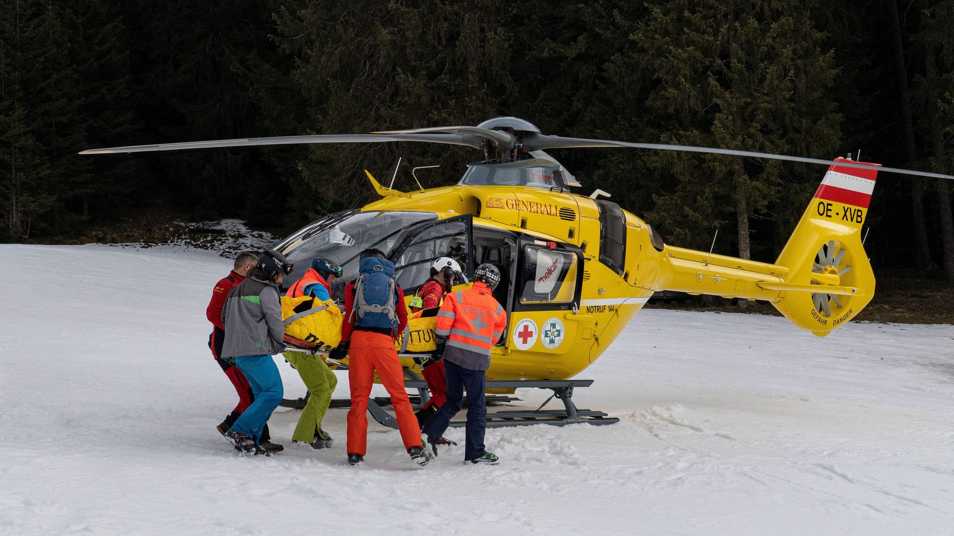 Rettungshubschrauber-Einsatz in Tirol (Archivbild): Am Montag konnten die Helfer nichts mehr für den Verunglückten tun. Rettungshubschrauber-Einsatz in Tirol (Archivbild): Am Montag konnten die Helfer nichts mehr für den Verunglückten tun.