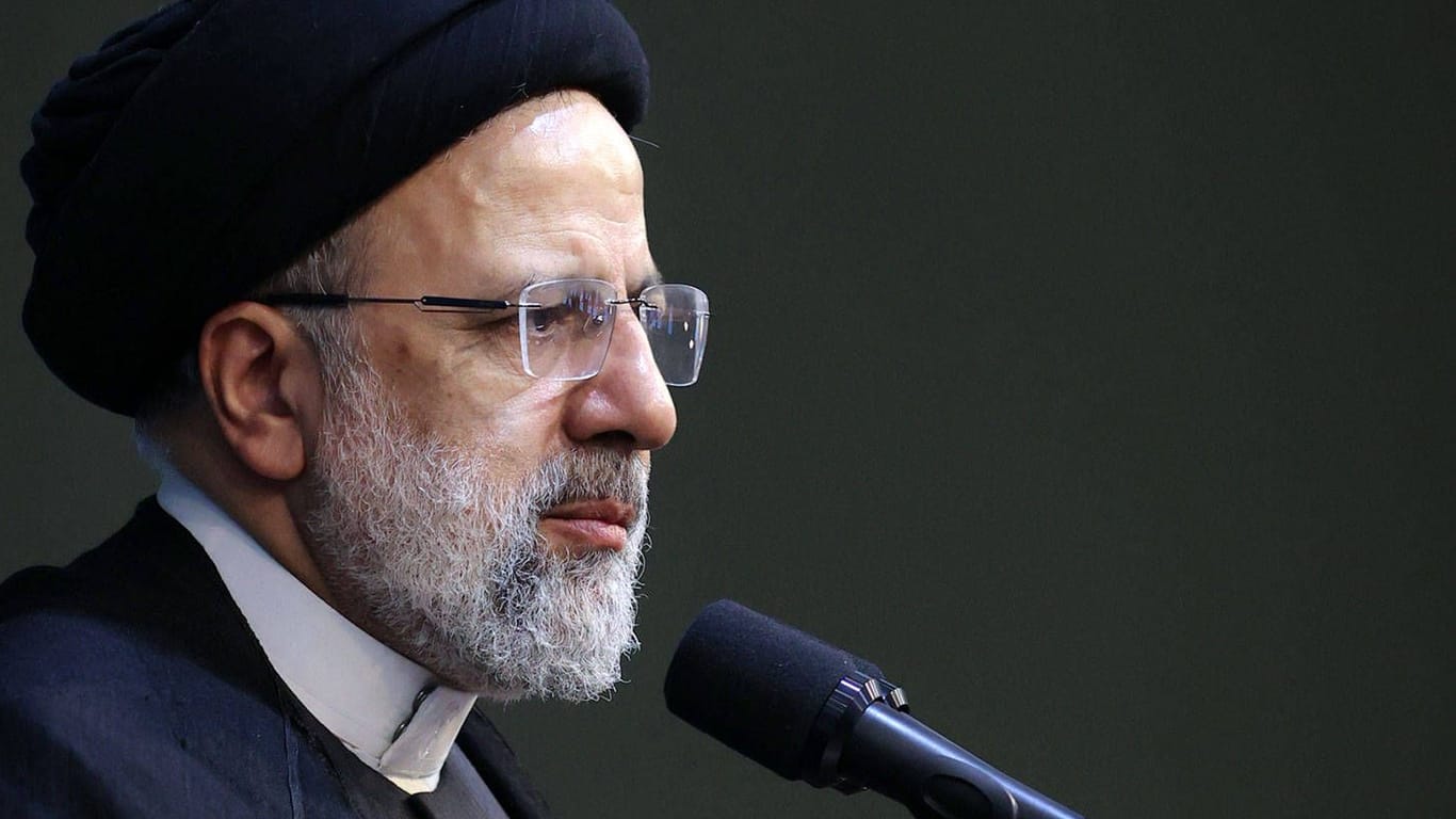 Der iranische Präsident Ebrahim Raisi (Archivbild): Der Iran verfüge über 22-mal so viel Uran wie erlaubt, sagt die Internationalen Atomenergie-Organisation.