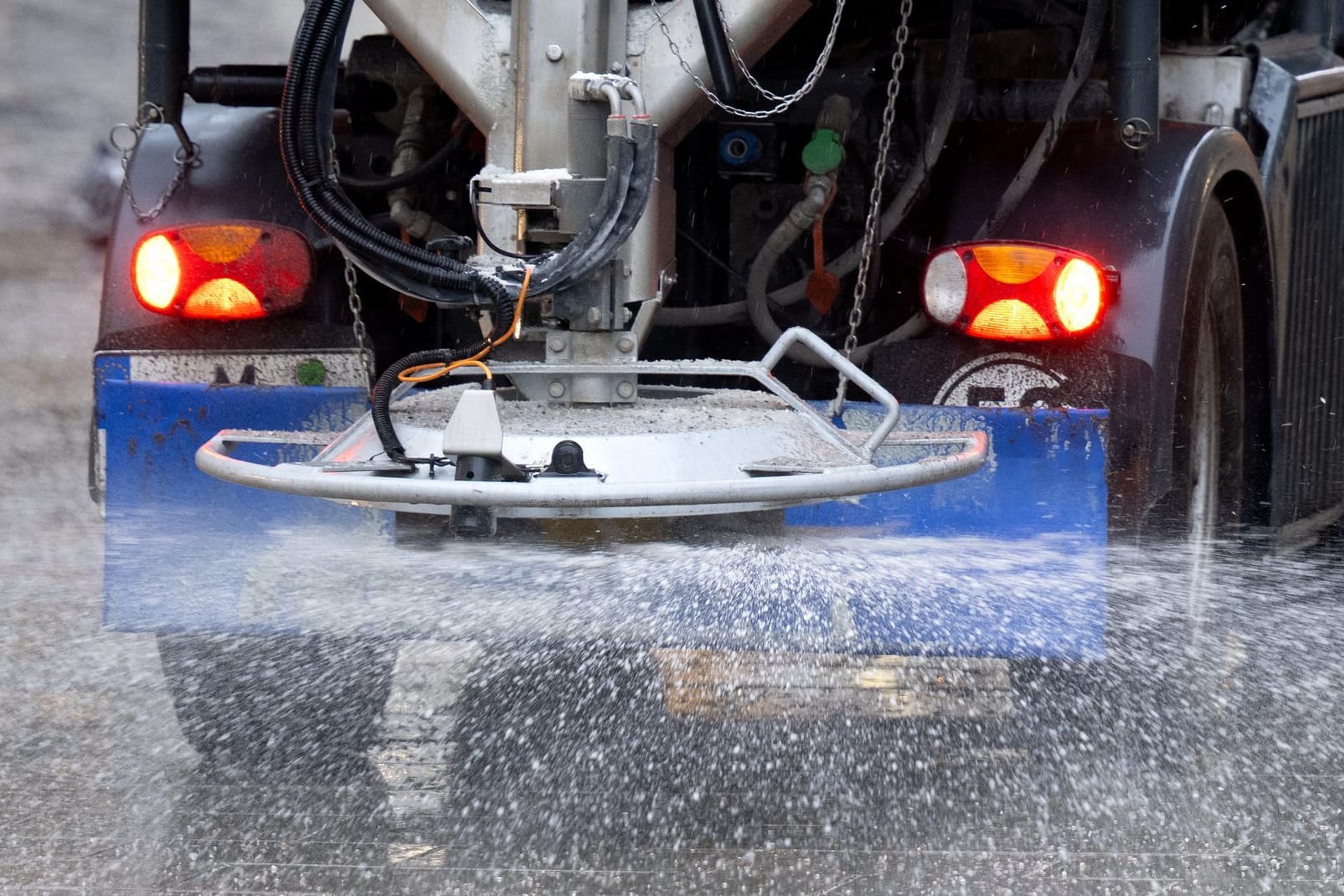 Streufahrzeug in München: Ein Feuerwehrler kritisiert die bayerischen Behörden scharf.