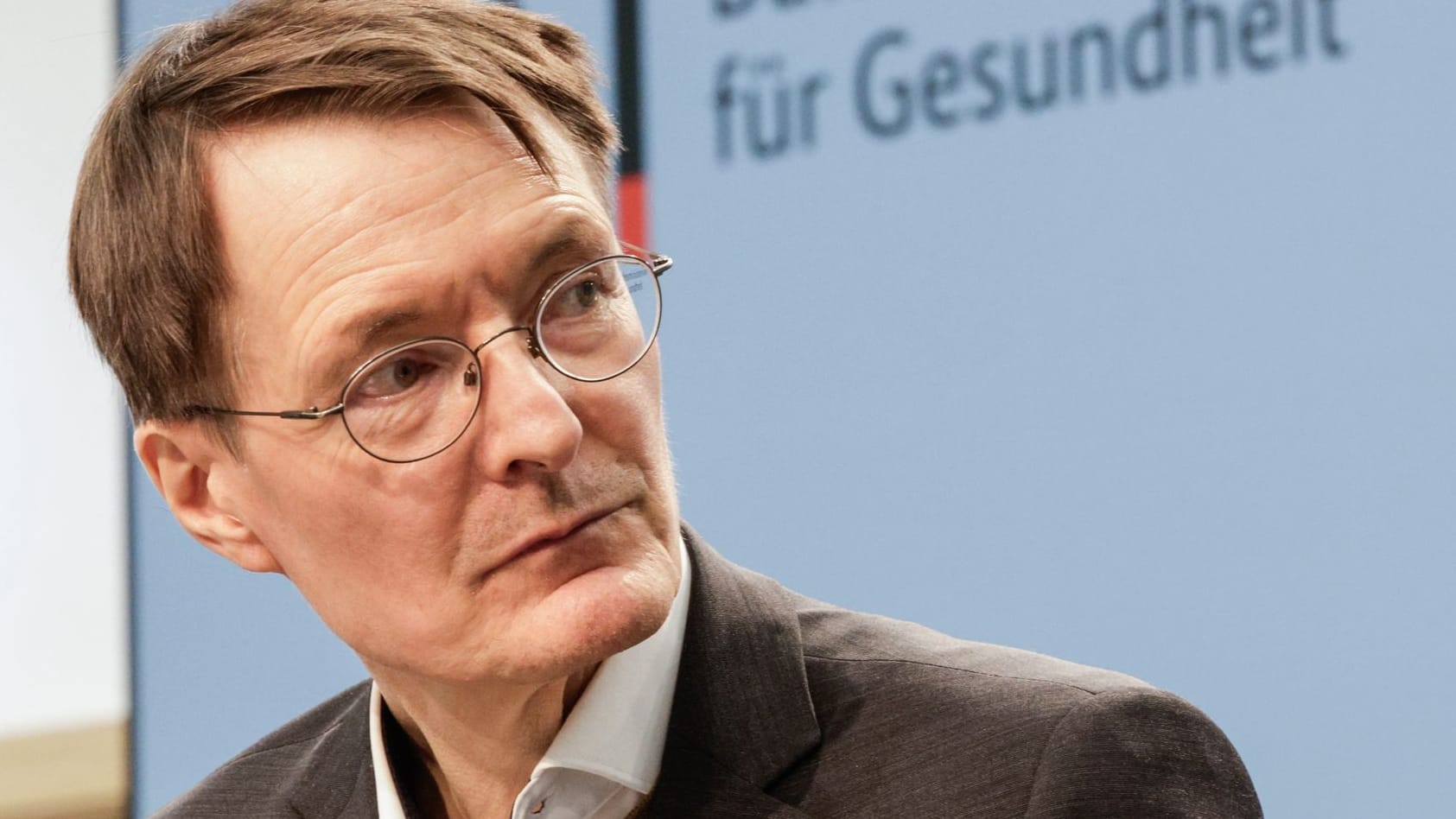 Ärztemangel in Deutschland: Karl Lauterbach warnt, die Branche klagt