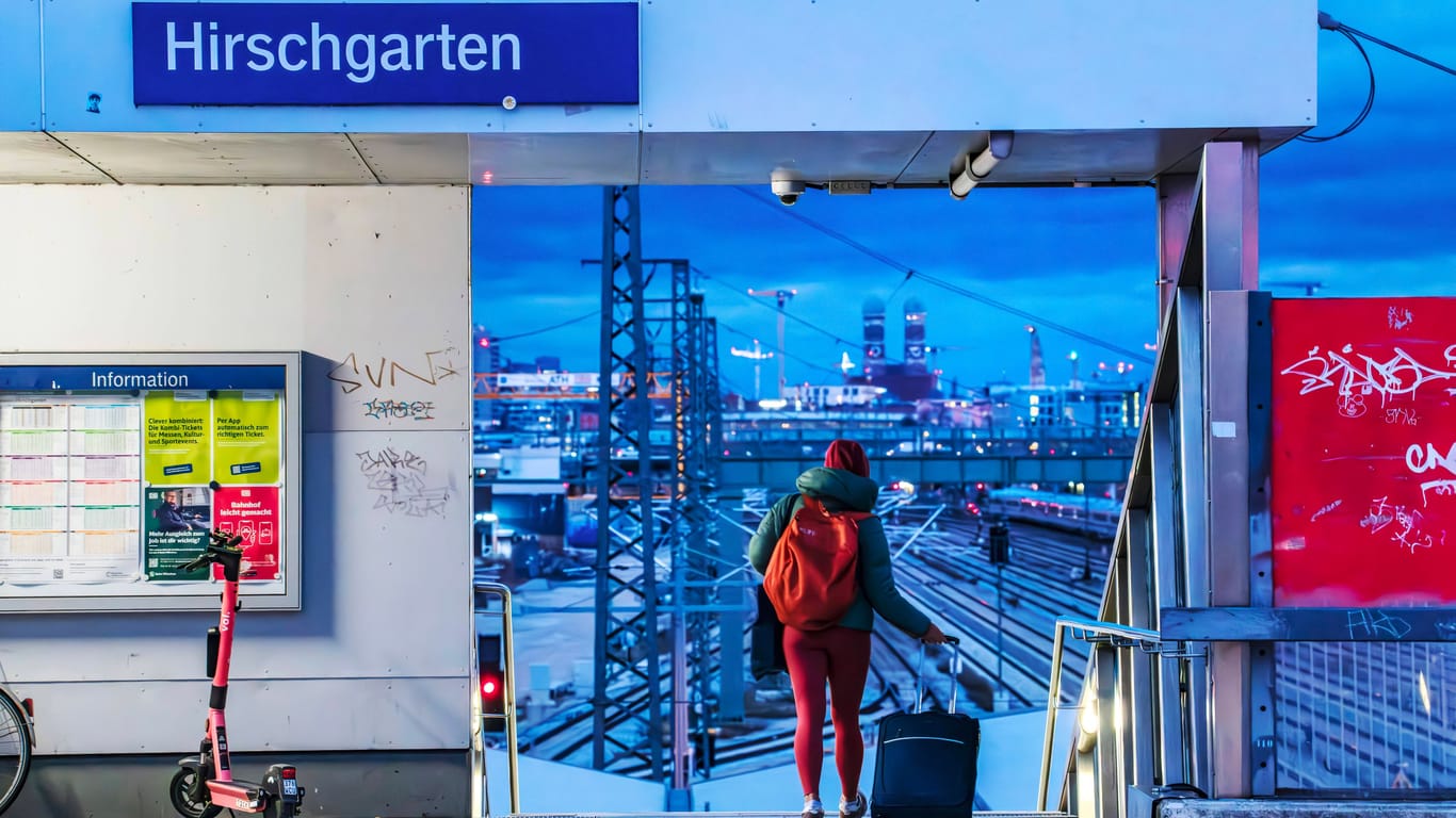 S-Bahn-Reisende in München (Archivfoto): Man muss während des GDL-Streiks nicht ganz auf den Zug verzichten.