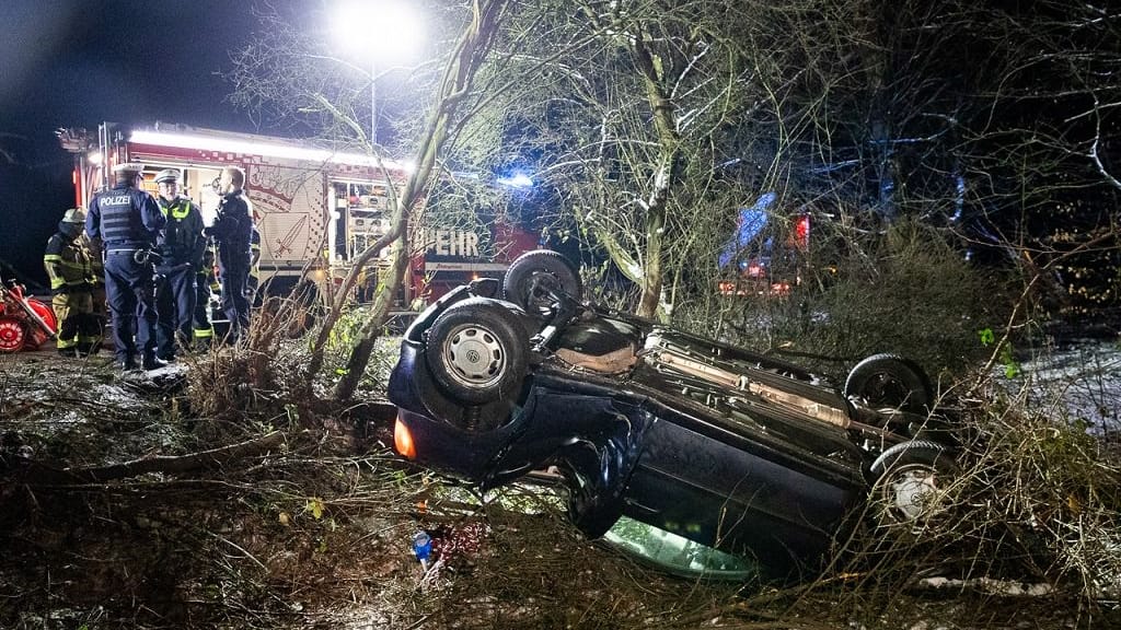 In der Nacht zum Samstag kam es in Essen-Heisingen zu einem schweren Verkehrsunfall.