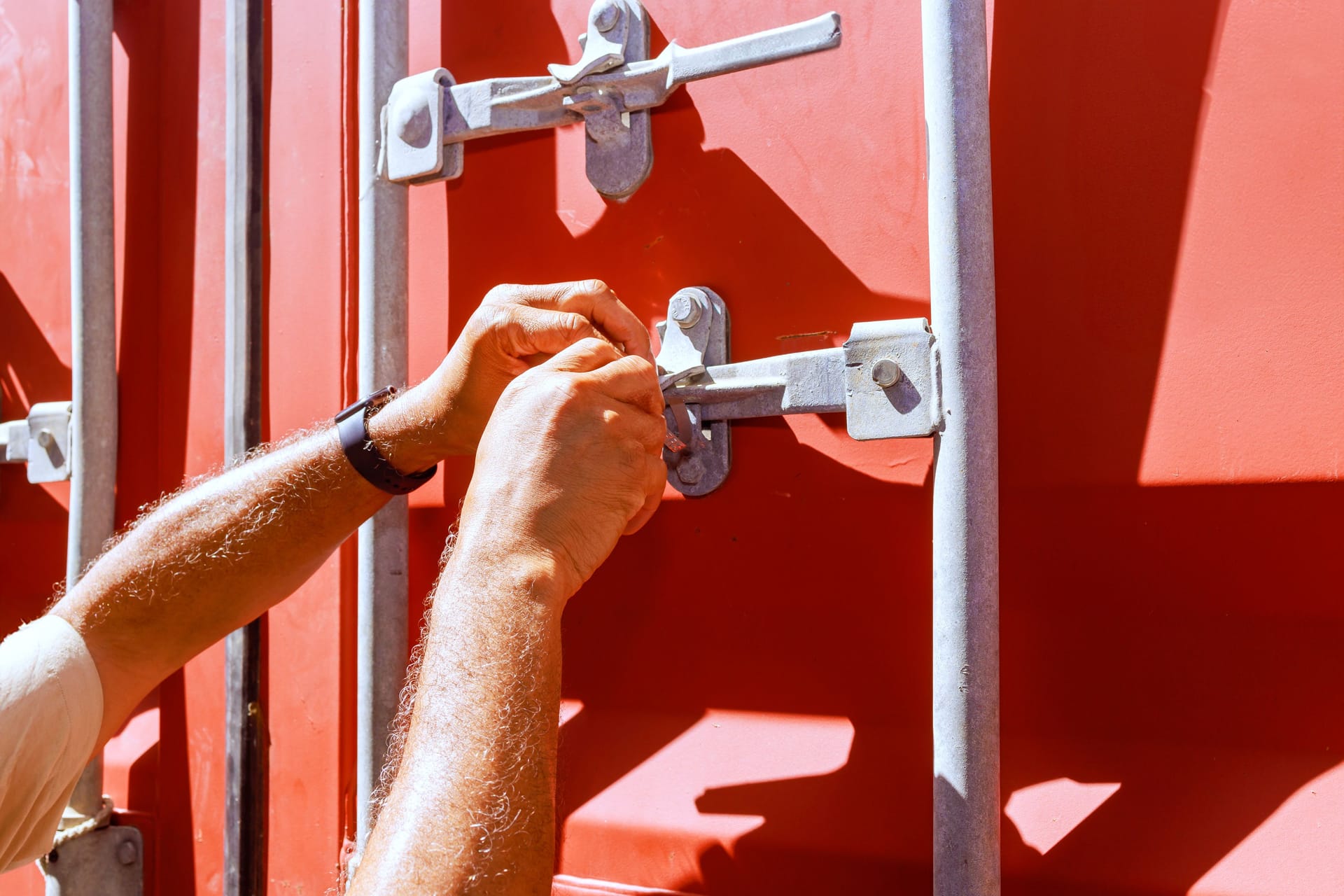 Lkw-Container (Symbolbild): Die Jugendlichen hatten sich hineingeschlichen.