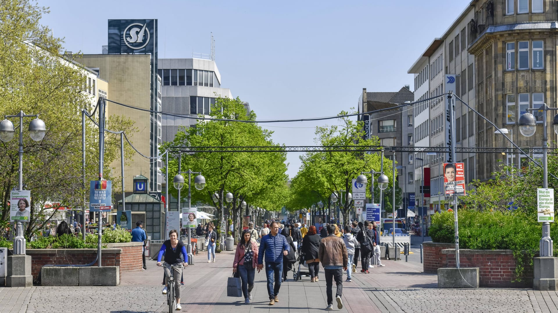 Passanten in der Fußgängerzone von Hannover: Die Georgstraße ist viel frequentiert.