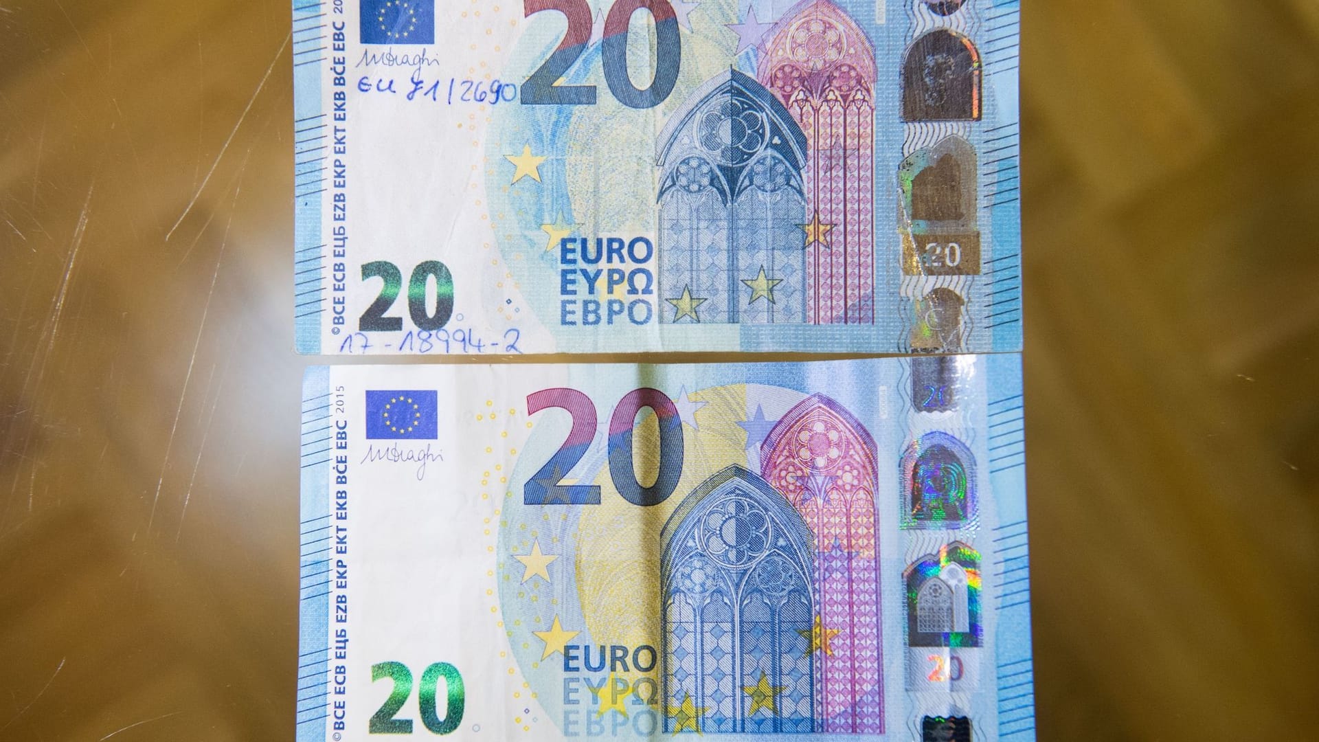 Echter und gefälschter Zwanni Echter und gefälschter Zwanni