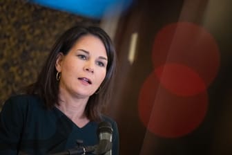 Annalena Baerbock in Israel: Die Außenministerin wagt einen überraschenden Vorstoß.