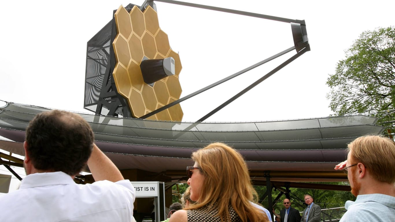 Ein Modell des James-Webb-Weltraumteleskops in Washington D.C., USA.