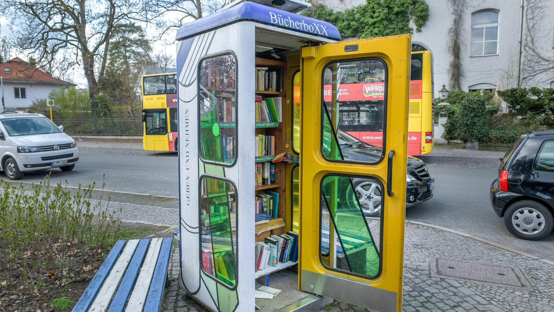 Bücherboxx am S-Bahnhof Grunewald, Grunewald, Charlottenburg-Wilmersdorf, Berlin, Deutschland Bücherboxx am S-Bahnhof Grunewald, Grunewald, Charlottenburg-Wilmersdorf, Berlin, Deutschland