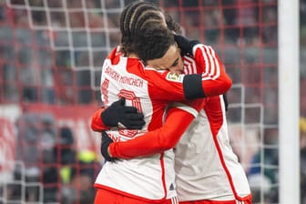 Überragend: Bayerns Musiala (r.) feiert mit Teamkollege Sané.