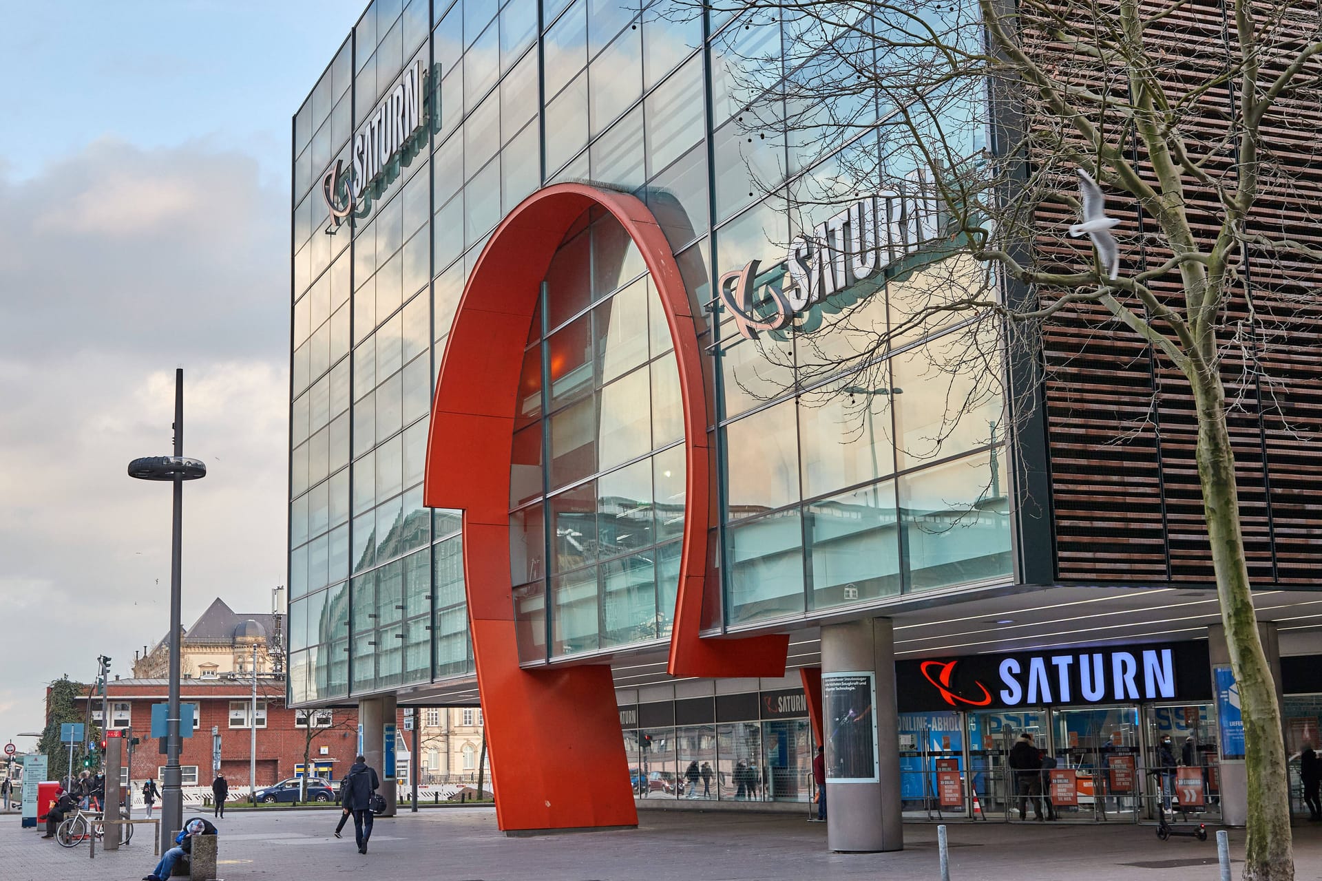 Blick auf die Saturn-Filiale in der Mönckebergstraße: Der Markt wird komplett umgebaut.