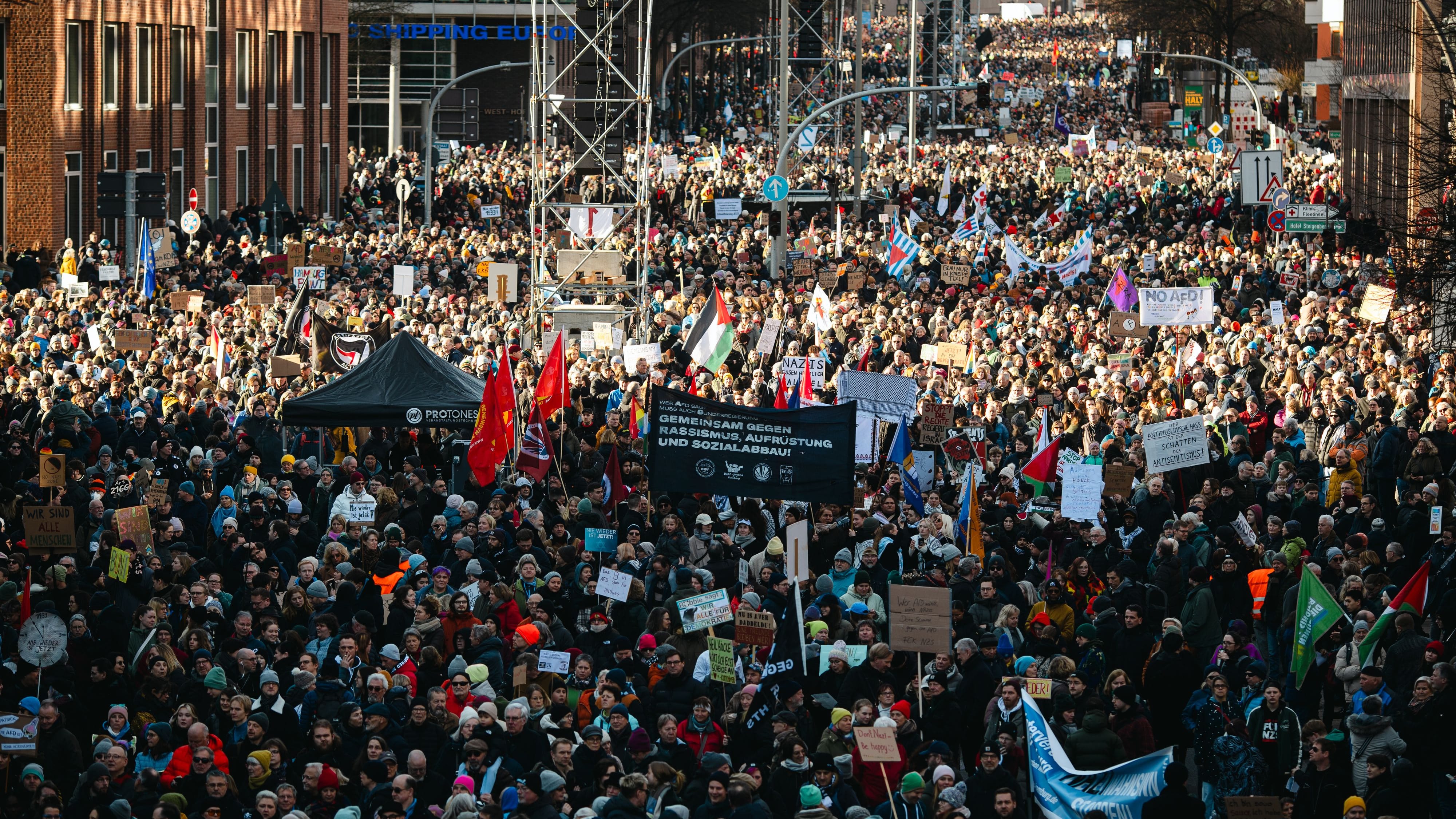 Hamburg: Tausende Menschen Bei Demo Gegen Rechts - Aktuelles - Newsticker