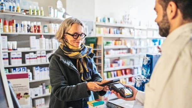 Das E-Rezept: Ab sofort kann das Handy kann zum Einlösen und Abholen von Medikamenten in der Apotheke genutzt werden.