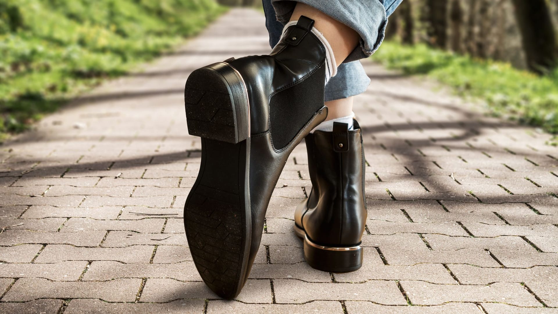 Schuhe von Marco Tozzi: Sparen Sie zum Ende der Saison jetzt bei Stiefelette, Sneakern und mehr. (Symbolbild)