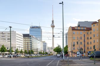 Berlin-Mitte (Archivbild): Die CDU möchte an vielen Orten wieder Tempo 50 einführen.