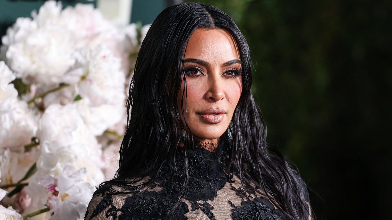 Kim Kardashian: Die Reality-TV-Bekanntheit berichtet von einem schmerzhaften Vorfall.