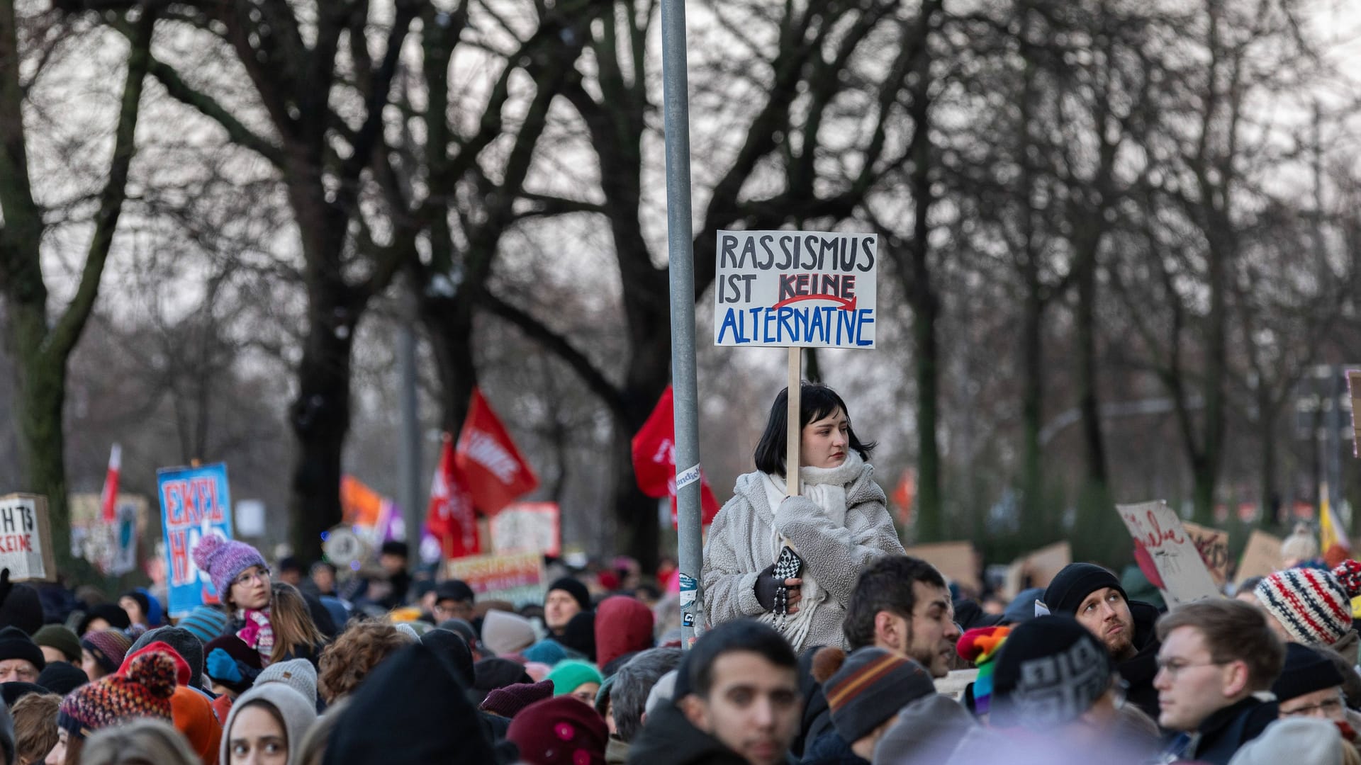 35.000 Menschen haben sich in Frankfurt gegen die AfD und Rechtsextremismus versammelt.