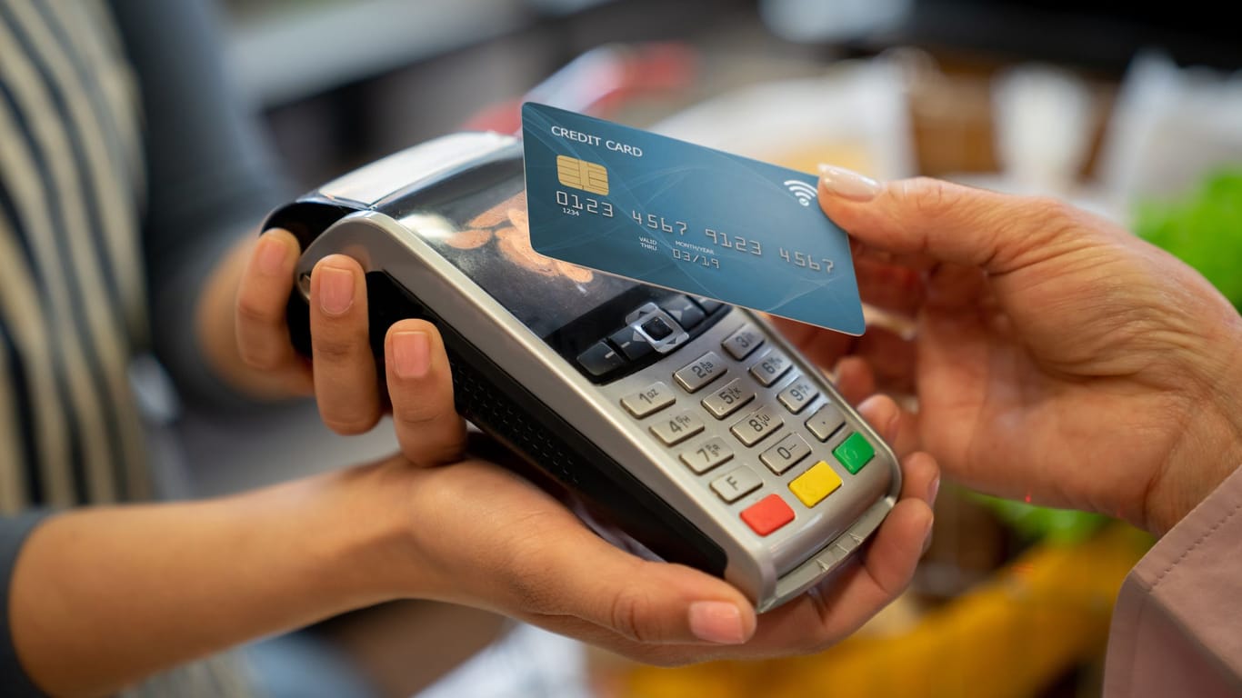Mit der Kreditkarte bezahlen