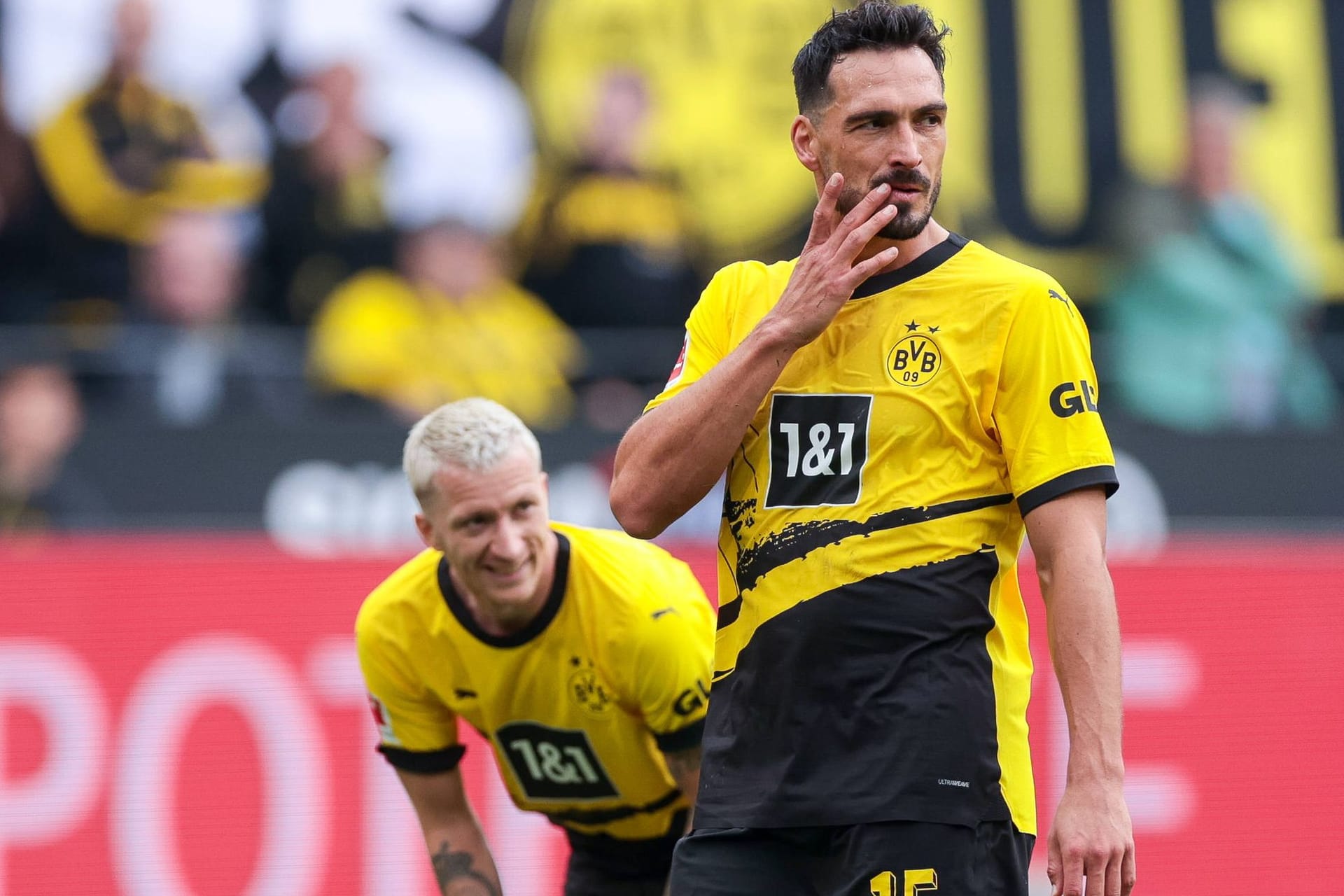 Marco Reus (l.) und Mats Hummels: Die beiden BVB-Stars drohen für das Köln-Spiel aufzufallen.