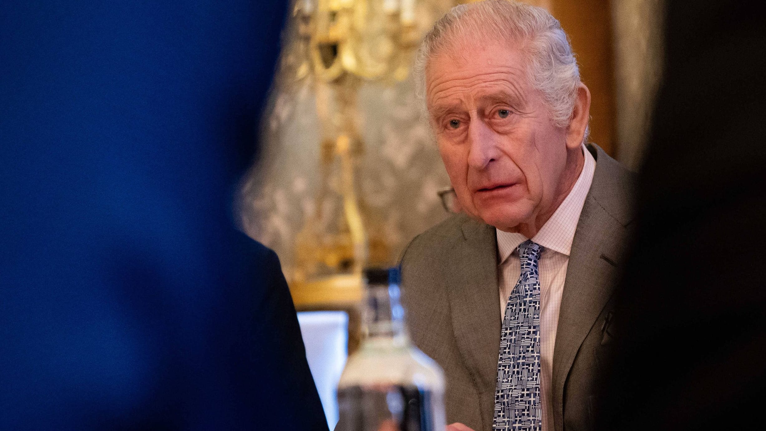 Royals | König Charles III.: So lange fällt er jetzt wegen der OP wohl aus