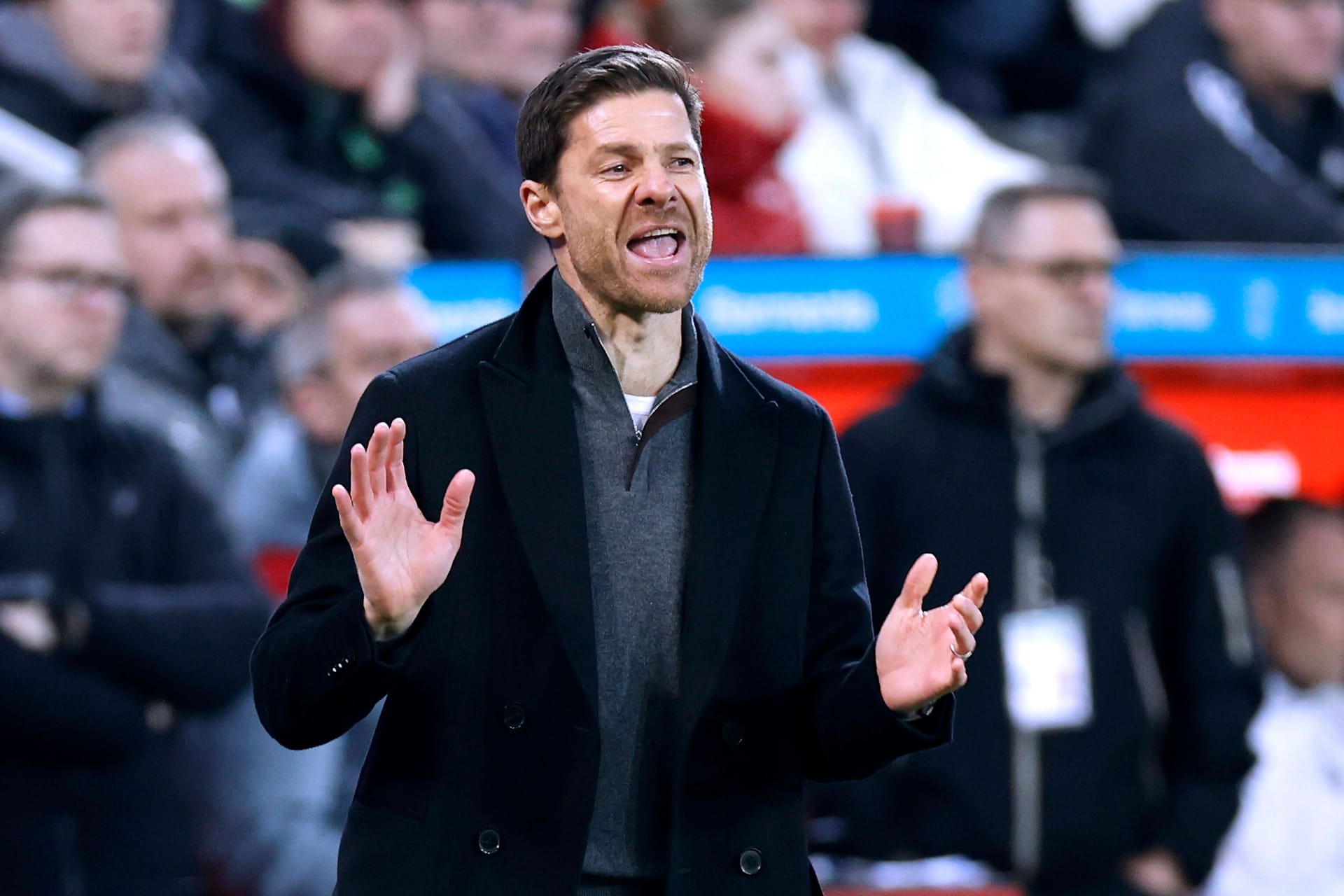 Xabi Alonso steht mit Leverkusen in der Bundesliga auf dem ersten Rang.