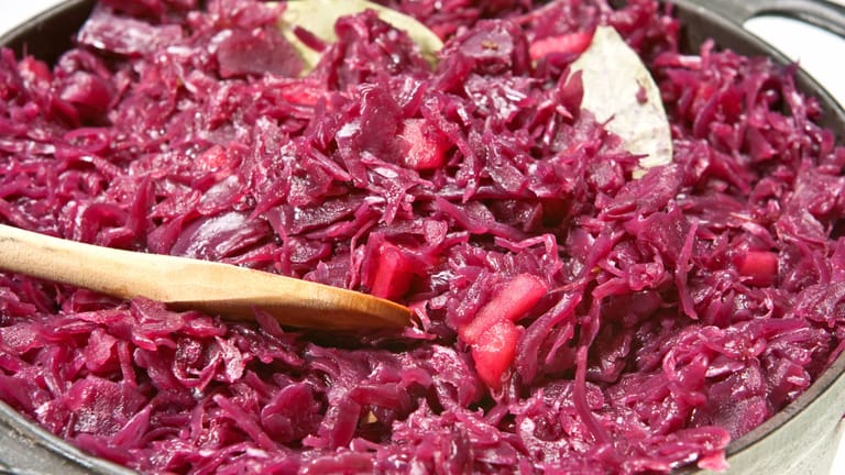 Rotkohl aus dem Glas verfeinern: So schmeckt er wie hausgemacht