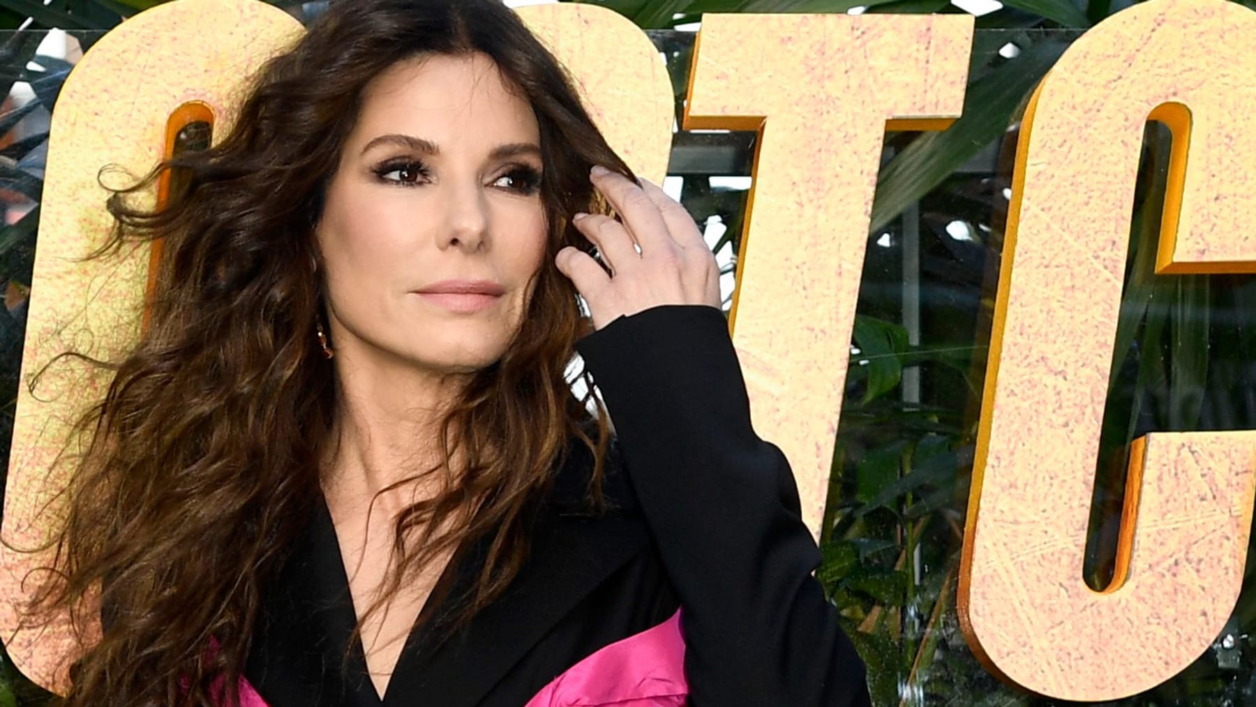 Sandra Bullock Hollywood Star Verstreut Asche Von Totem Partner