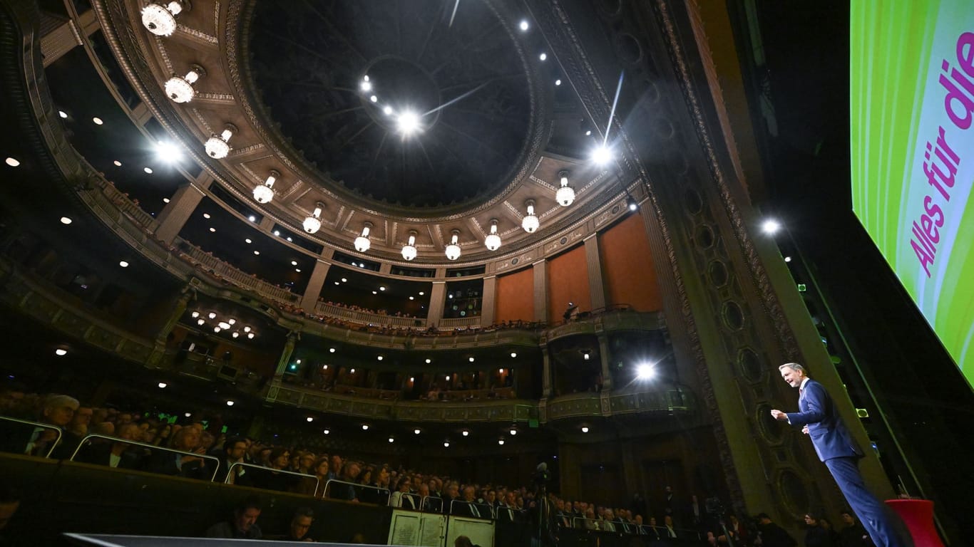 Stuttgart: Blick in das Opernhaus bei der Rede von Lindner, wo das FDP-Treffen stattfand.