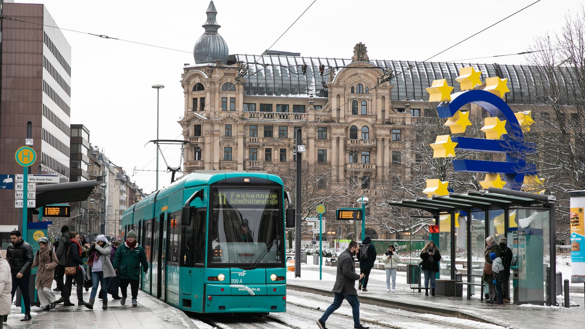 Zahlreiche Verbindungen werden ab Samstag nur noch ausgedünnt verkehren (Symbolfoto).