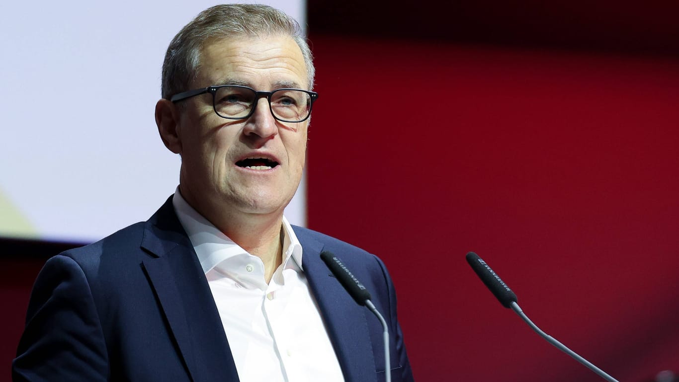 Jan-Christian Dreesen: Der Vorstandschef der Bayern hat sich klar vor Trainer Thomas Tuchel gestellt.