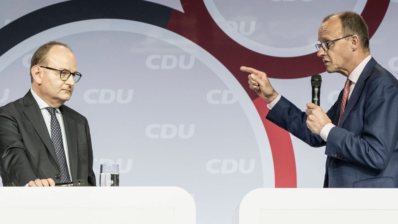 CDU-Chef Friedrich Merz und Ottmar Edenhofer (l.) beim Zukunftskongress 2023 in Berlin.