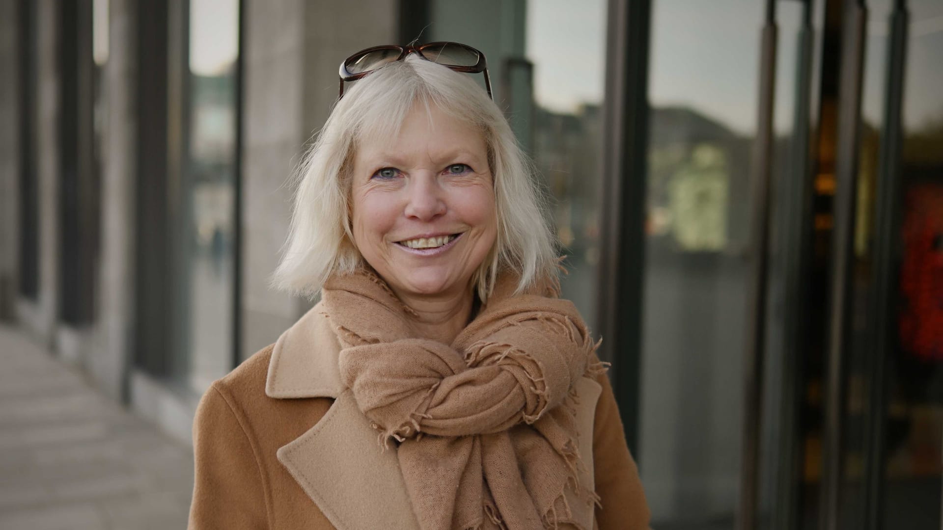 Tina Manke vor dem Alsterhaus: Sie geht in dem Kaufhaus gerne einkaufen.