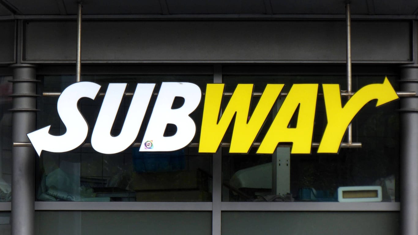 Logo von Subway (Archivbild): In Russland sind noch immer Franchise-Restaurants der US-Kette offen.