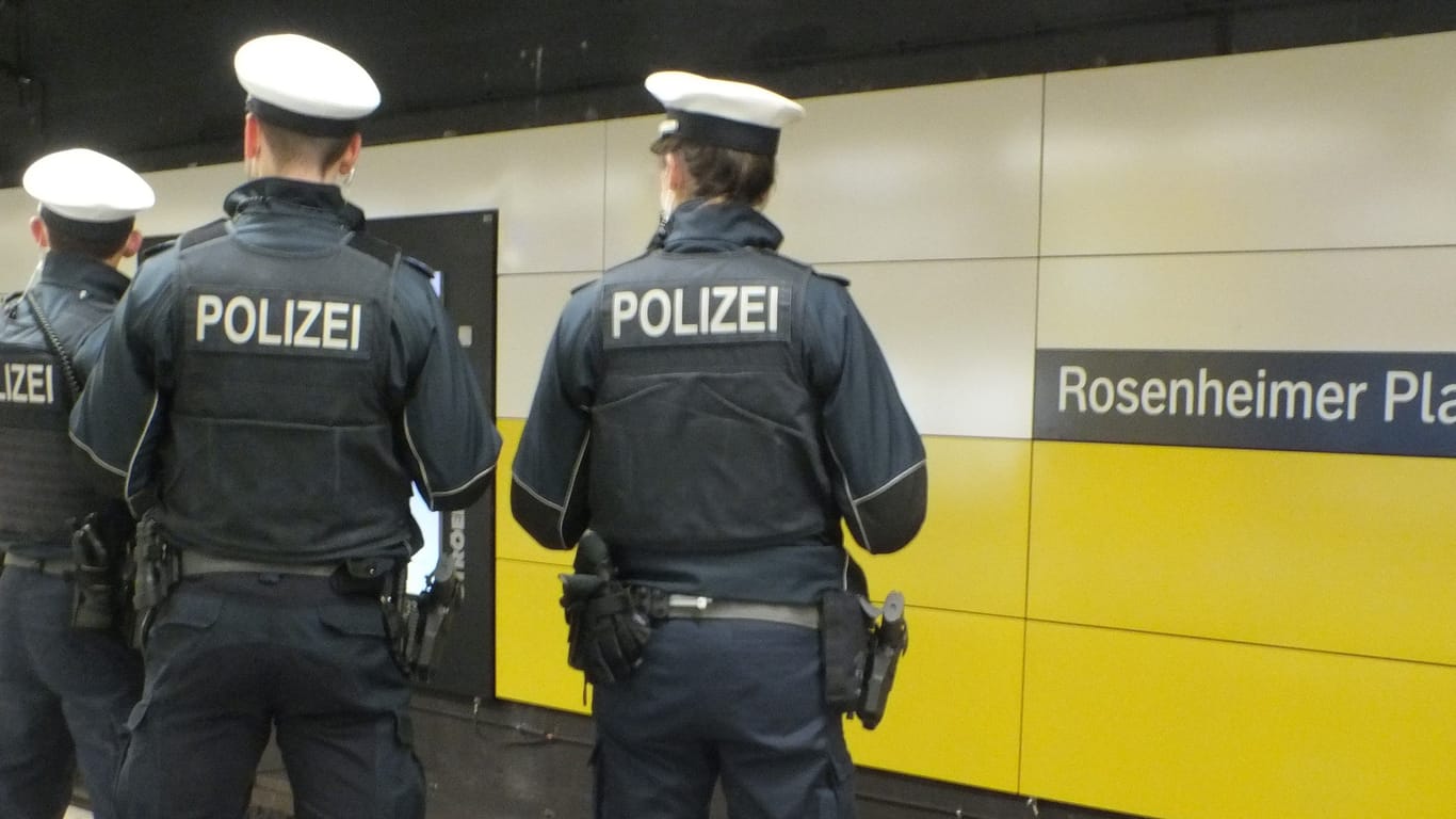 Eine Streife der Bundespolizei am Rosenheimer Platz (Symbolbild).