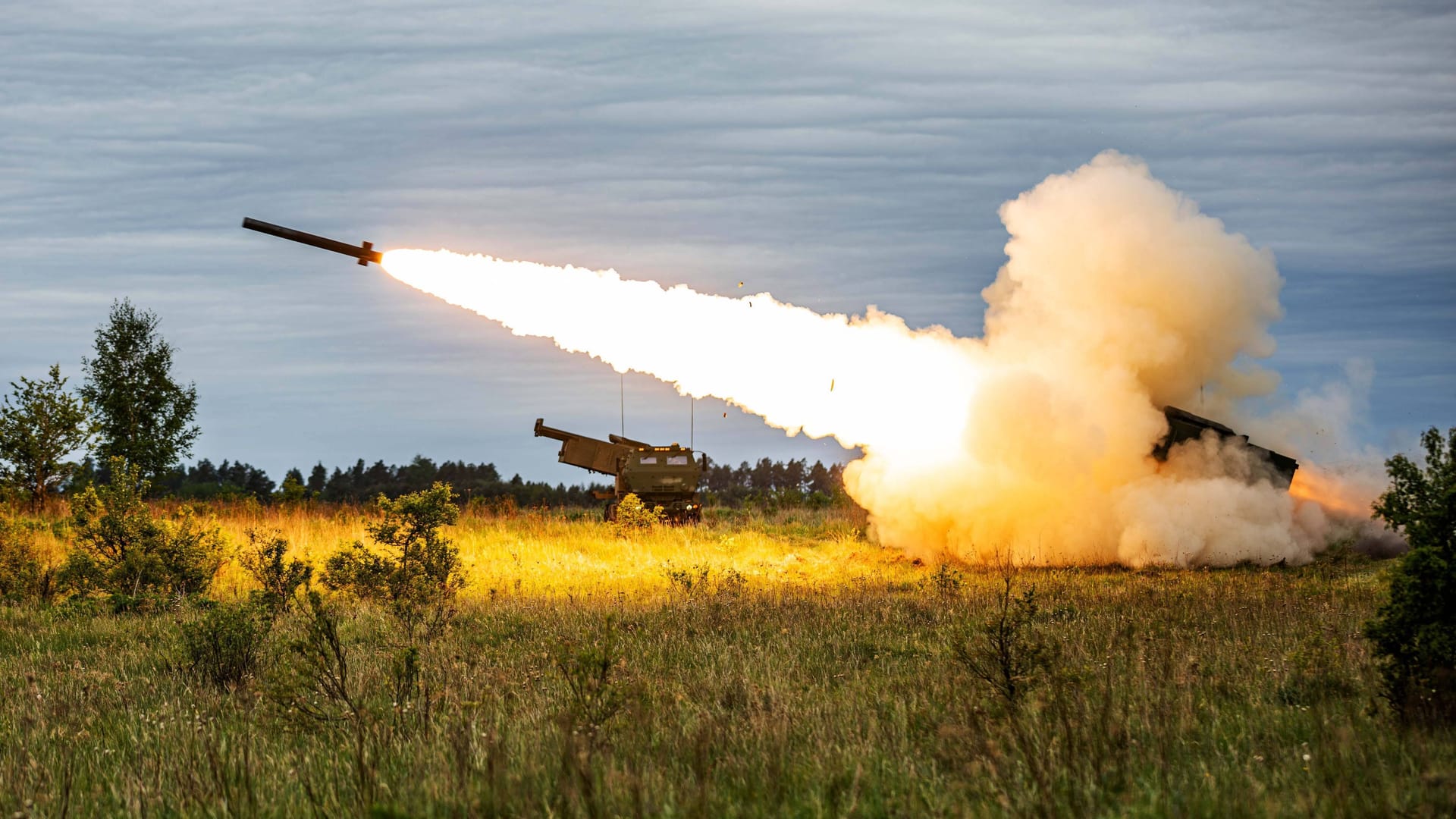 Ein amerikanischer Himars-Raketenwerfer bei einer militärischen Übung in Polen (Archivbild).