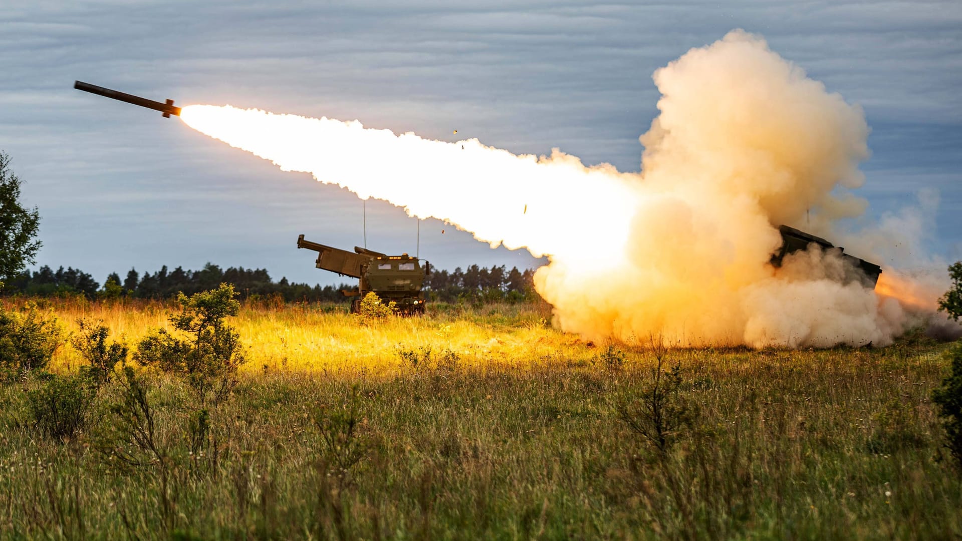 Ein amerikanischer Himars-Raketenwerfer bei einer militärischen Übung in Polen (Archivbild).