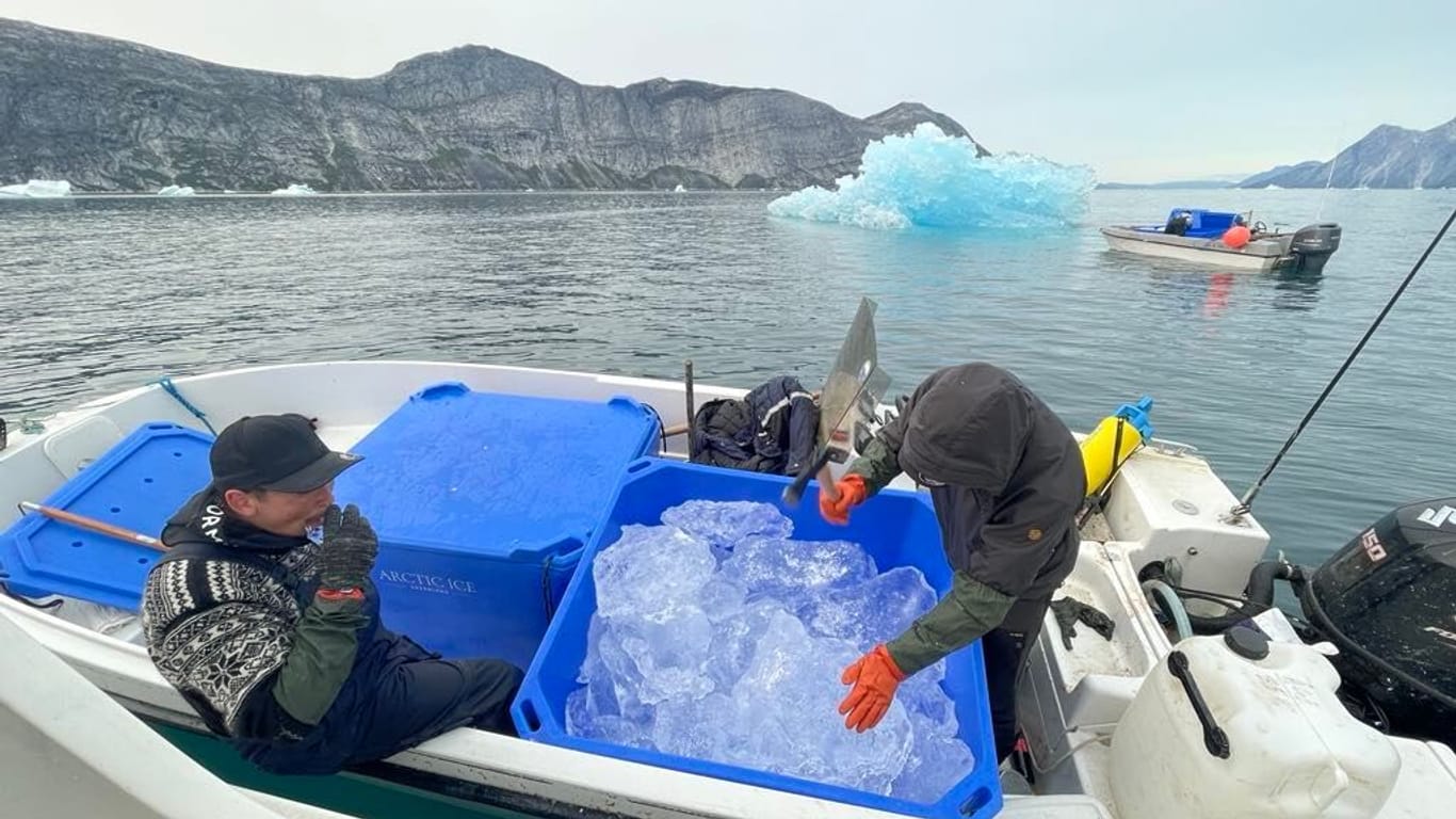 Eisernte bei Grönland (Archivbild): Startup verkauft arktisches Eis an Cocktailbars in Fernost.