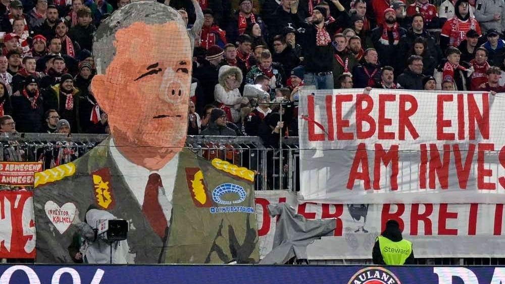 Im Ton vergriffen: Das Banner der Bayern-Anhänger gegen den Klubchef von Union Berlin.