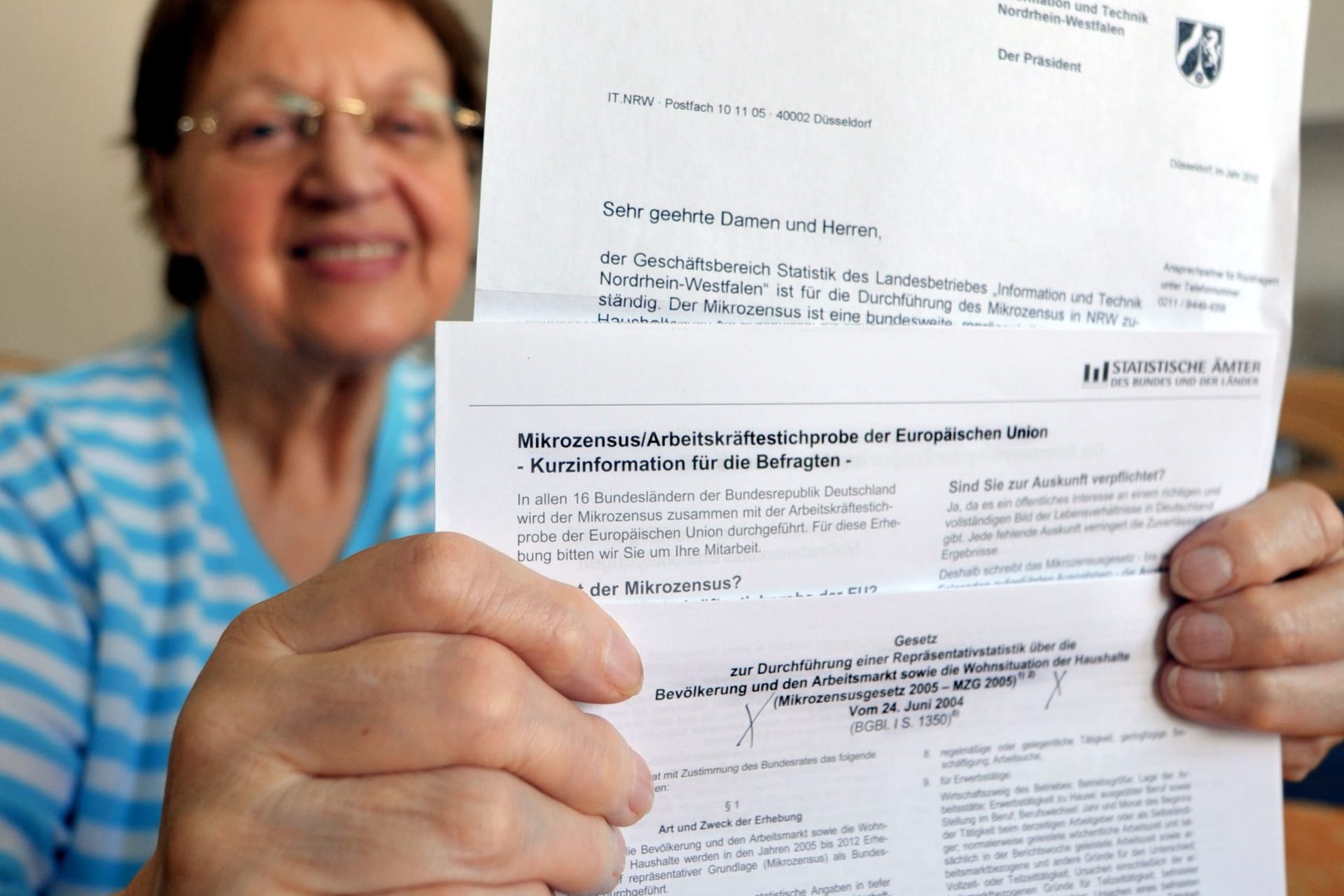 Ein offizielles Schreiben des Landesbetriebs Information und Technik Nordrhein-Westfalen (Archivbild): Auch in diesem Jahr gibt es einen Mikrozensus.