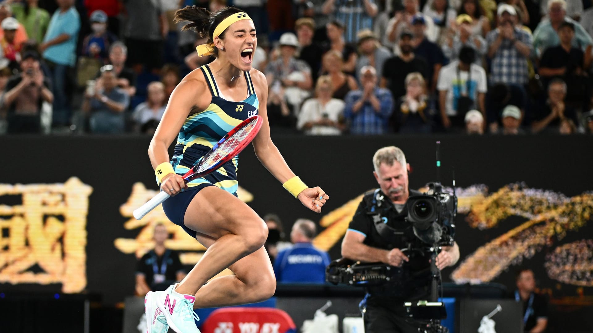 Caroline Garcia feiert ihren Triumph in Melbourne.