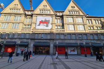 Der Oberpollinger in der Münchner Innenstadt: Nach der Meldung über die angebliche Insolvenz der KaDeWe Group läuft der Betrieb im Luxus-Warenhaus wie gewohnt.