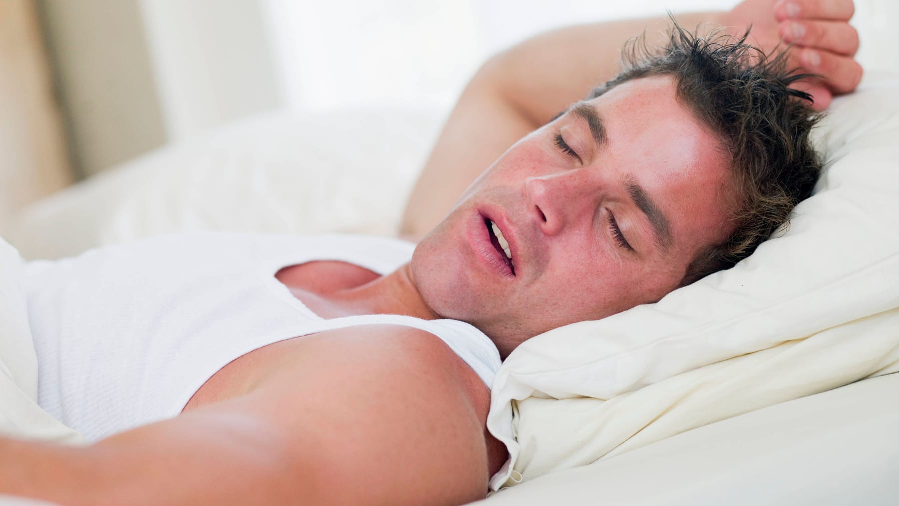 Zaburzenia snu spowodowane chrapaniem i bezdechem sennym: przyczyny i objawy