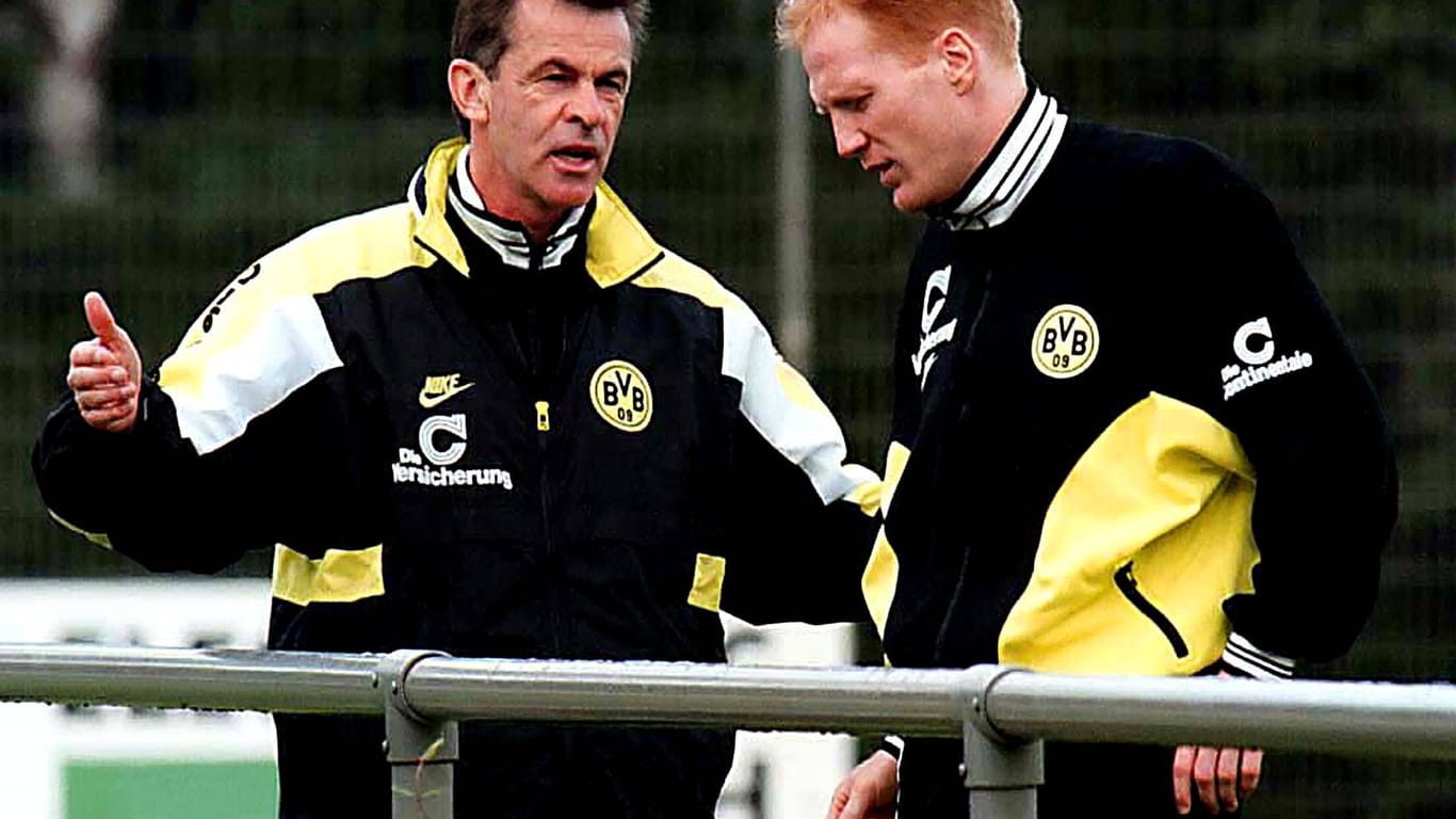 Matthias Sammer (r.): Unter Trainer Ottmar Hitzfeld (l.) wurde er 1997 mit Borussia Dortmund Champions-League-Sieger.